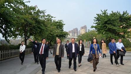 四川省僑聯(lián)法顧委調研組領導一行蒞臨眉山冠城七中實驗...