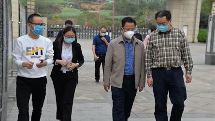 市區兩級教體局領導一行檢查指導眉山冠七疫情防控期間...