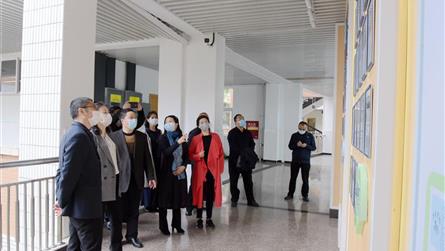 溫江區副區長鄒華蒞臨成都七中實驗學校督導高初三復學...