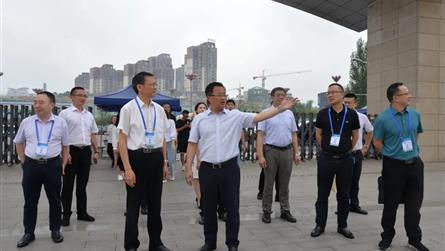 西華師范大學領導專家蒞臨眉山冠城七中實驗學校調研基...