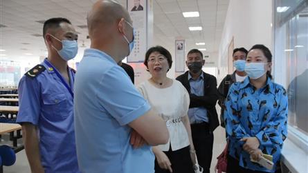 拉薩市市場監管局一行蒞臨我成都七中實驗學校食堂考察...