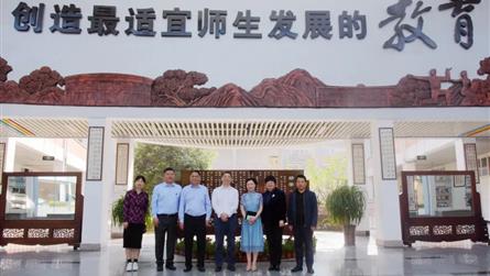 溫江區(qū)政協(xié)領(lǐng)導到成都冠城實驗學校調(diào)研“雙減”工作