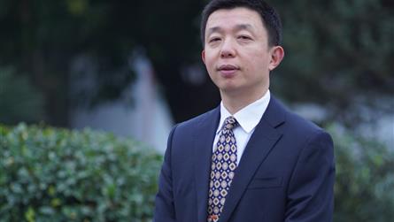 2021“感動冠城教育”十大年度人物——周穎