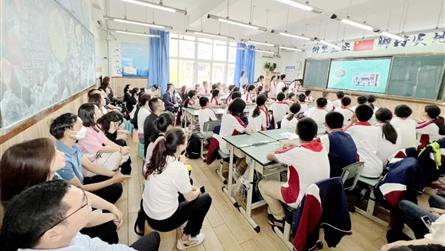 金秋相約見證成長 家校共育逐夢(mèng)遠(yuǎn)航 ‖ 走進(jìn)初中一...