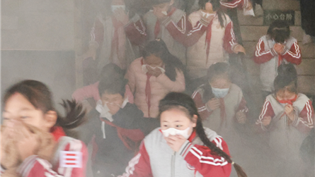 消防演練進(jìn)行時(shí) 筑牢安全“防火墻” || 成都藍(lán)港...