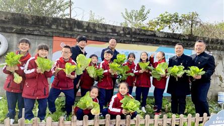 在勞動(dòng)中體驗(yàn) 在體驗(yàn)中成長(zhǎng) ‖ 成都冠城實(shí)驗(yàn)學(xué)校開...