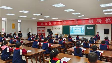 成都冠城實(shí)驗(yàn)學(xué)校承辦溫江區(qū)書法教學(xué)課例研修活動(dòng)