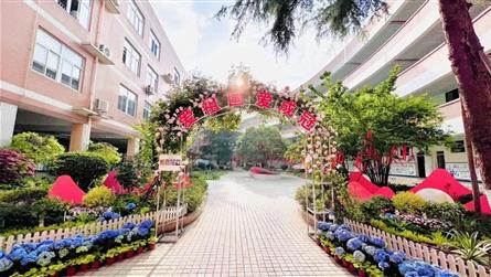 冠城實驗小學部，成長就在書香漫卷處……