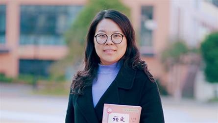 2024“感動冠城教育”十大年度人物——斯燕霞