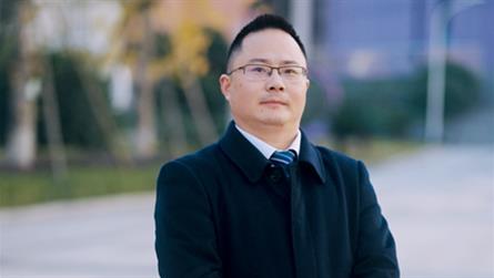 2024“感動冠城教育”十大年度人物——周勇強