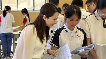 眉山冠城實(shí)驗(yàn)學(xué)校開展小初高一體化聯(lián)合教研活動(dòng)